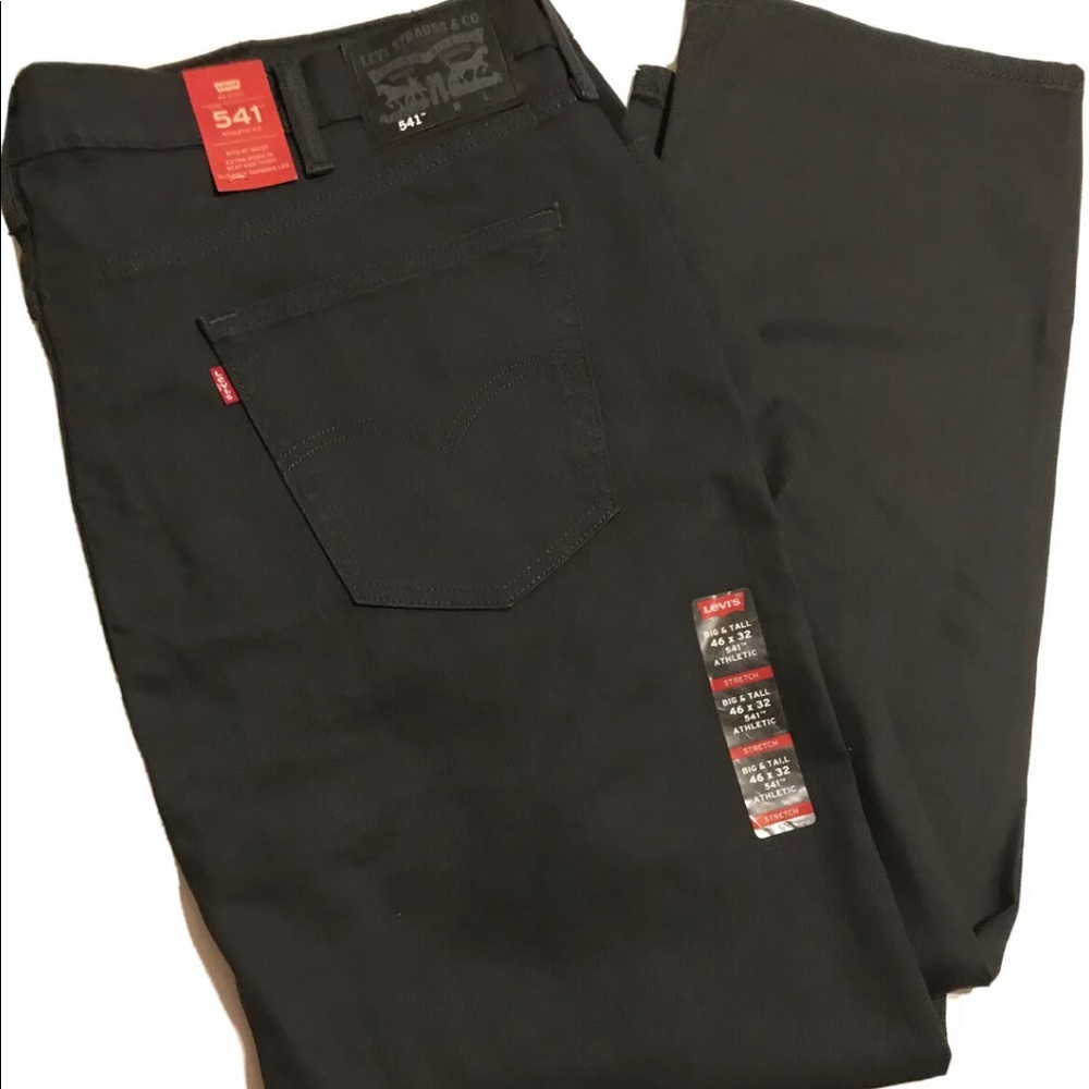 Size 46x32 Athletic Fit Levi’s Men